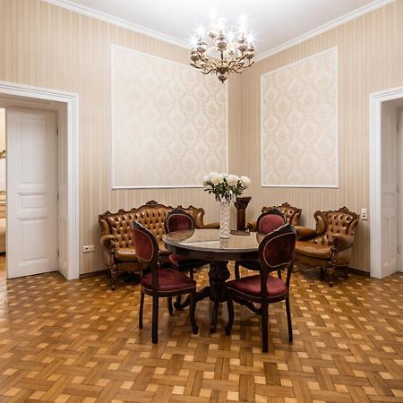 3 Bedrooms Royal Italian Style In An Austrian Building, Parking, Balcony Liov Exterior foto