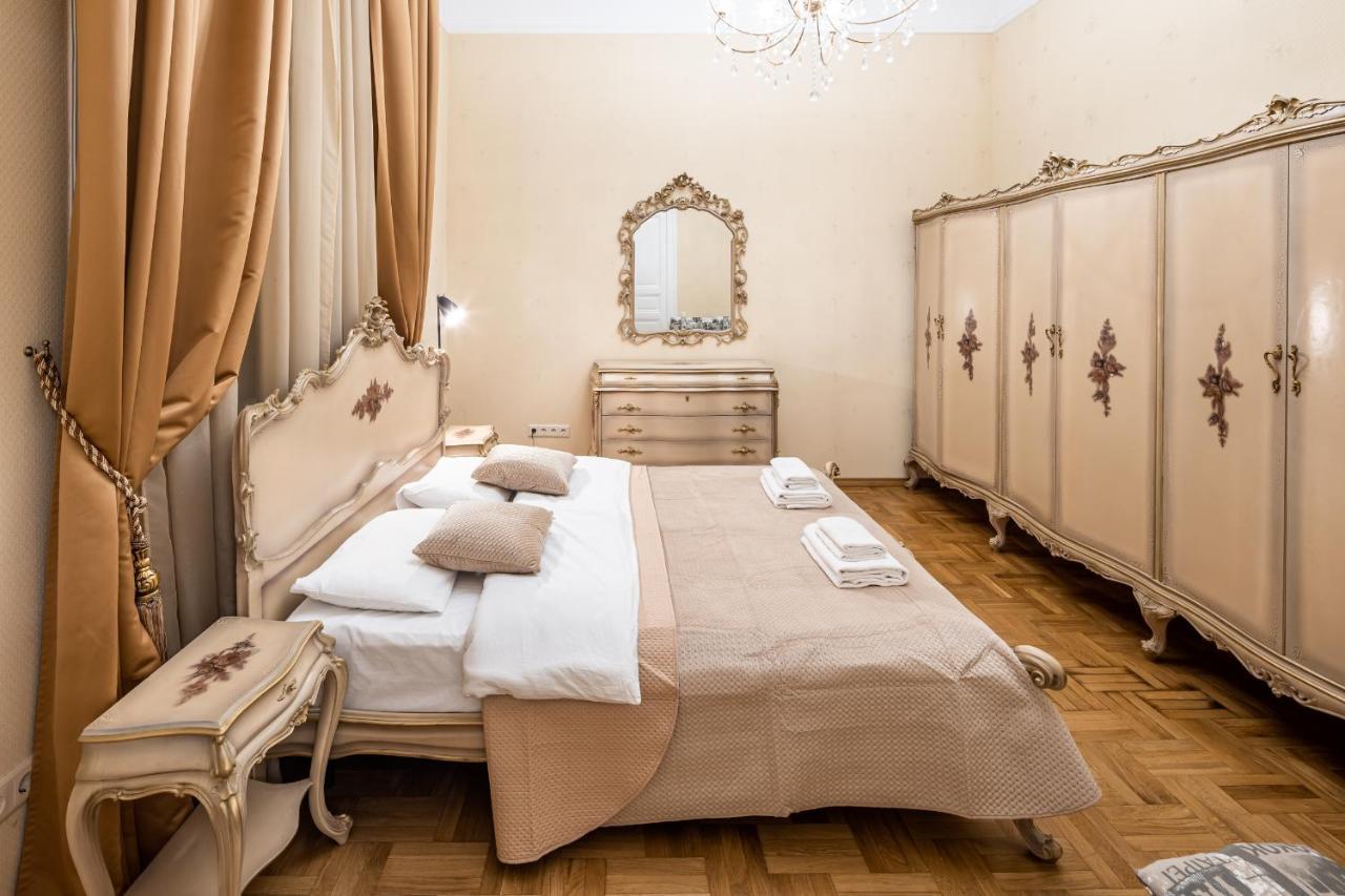 3 Bedrooms Royal Italian Style In An Austrian Building, Parking, Balcony Liov Exterior foto