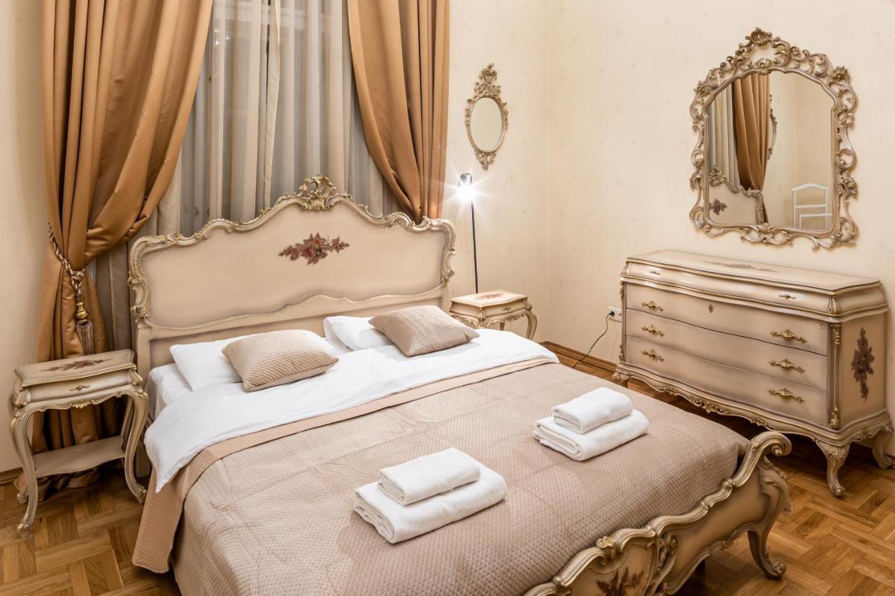 3 Bedrooms Royal Italian Style In An Austrian Building, Parking, Balcony Liov Exterior foto