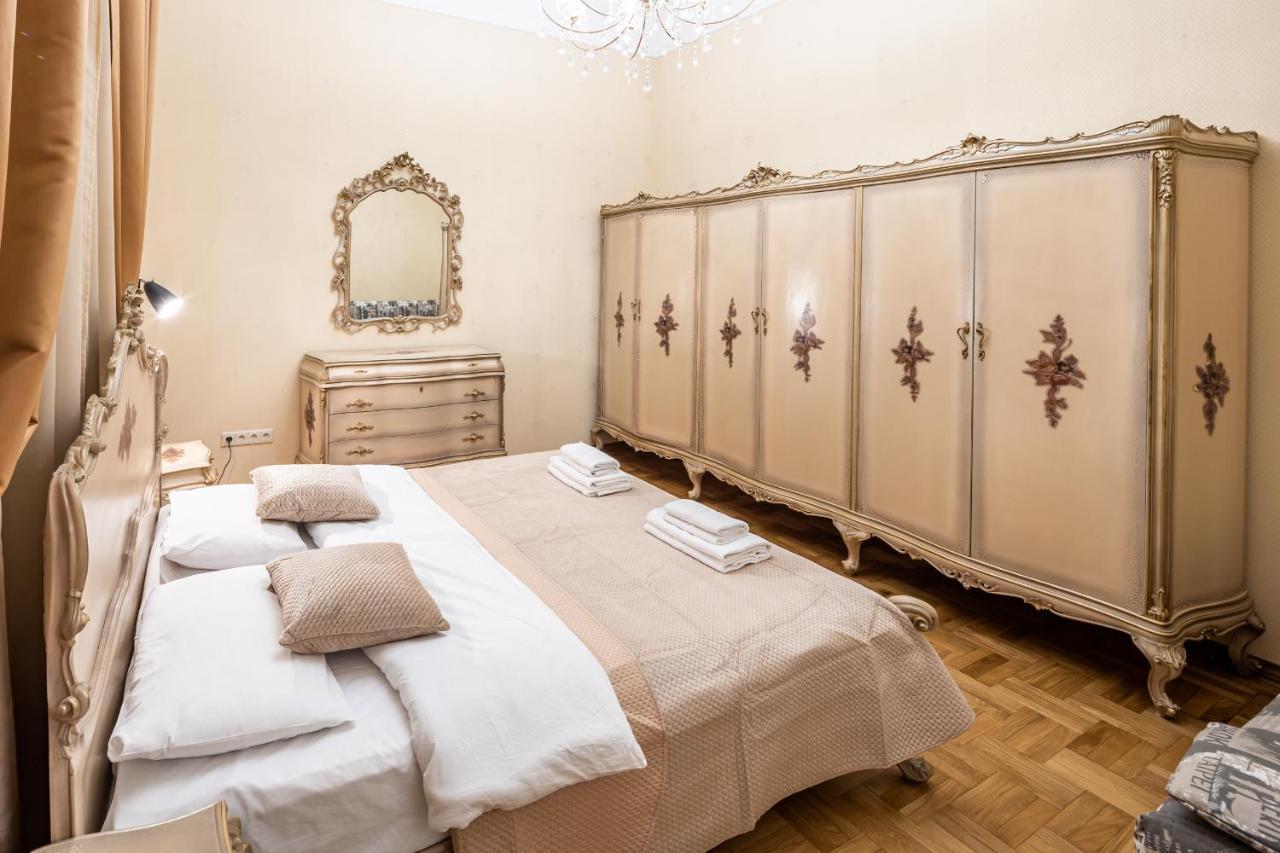 3 Bedrooms Royal Italian Style In An Austrian Building, Parking, Balcony Liov Exterior foto