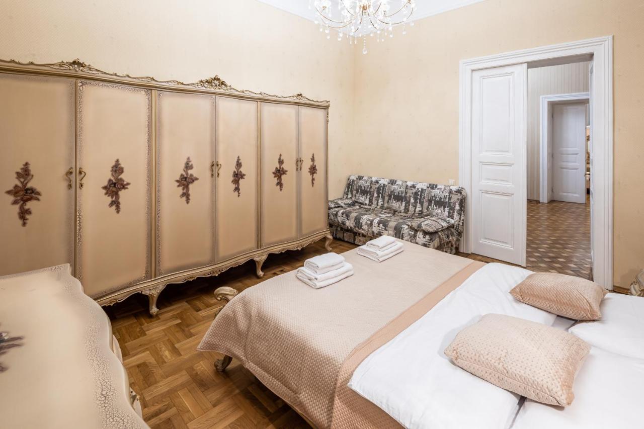 3 Bedrooms Royal Italian Style In An Austrian Building, Parking, Balcony Liov Exterior foto