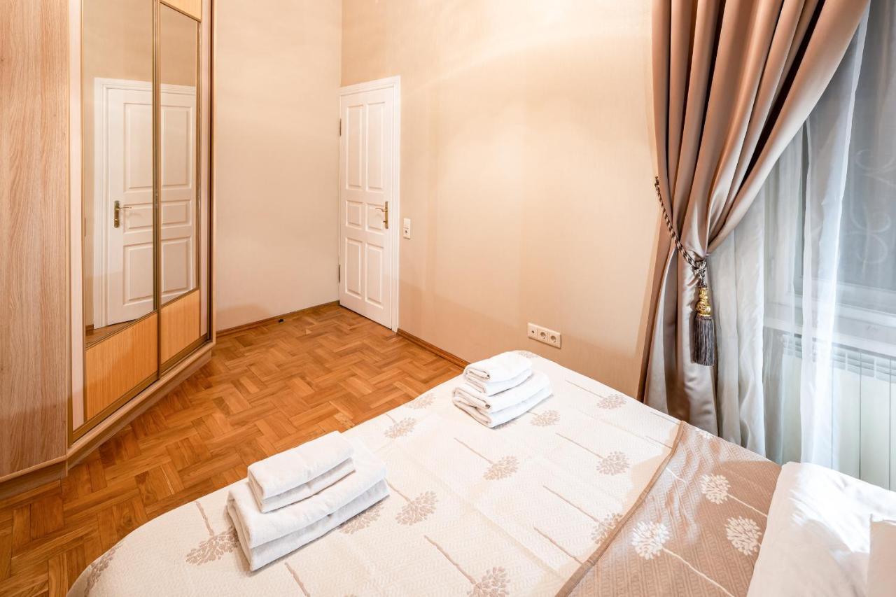 3 Bedrooms Royal Italian Style In An Austrian Building, Parking, Balcony Liov Exterior foto