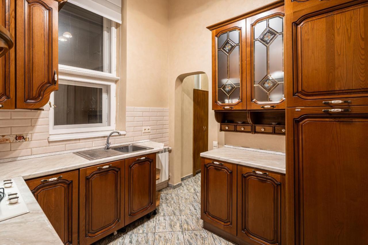 3 Bedrooms Royal Italian Style In An Austrian Building, Parking, Balcony Liov Exterior foto
