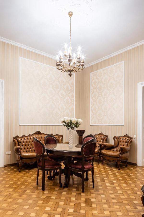 3 Bedrooms Royal Italian Style In An Austrian Building, Parking, Balcony Liov Exterior foto