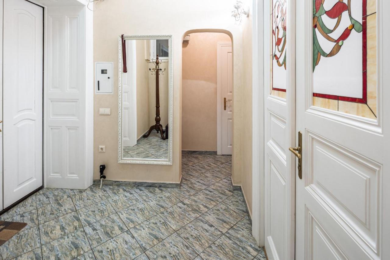 3 Bedrooms Royal Italian Style In An Austrian Building, Parking, Balcony Liov Exterior foto