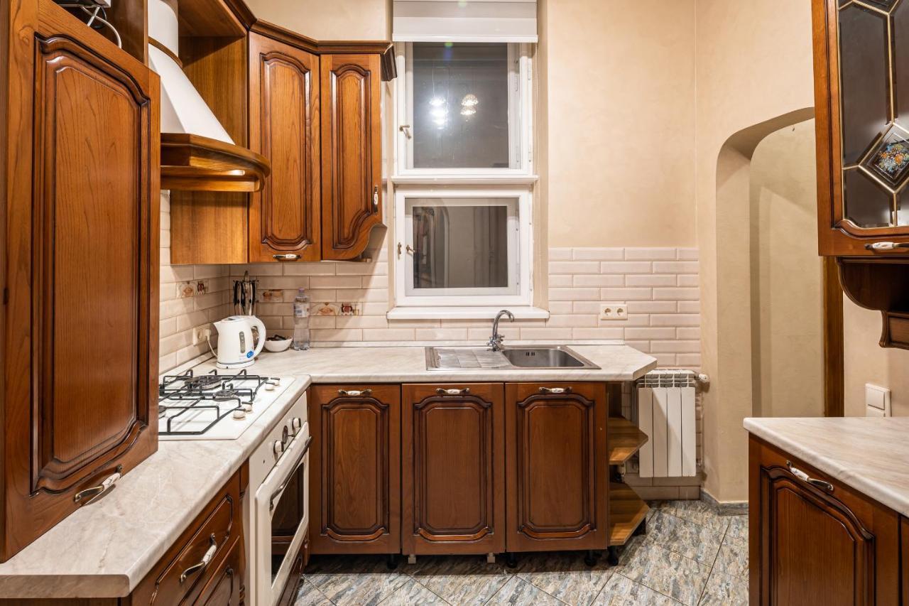 3 Bedrooms Royal Italian Style In An Austrian Building, Parking, Balcony Liov Exterior foto