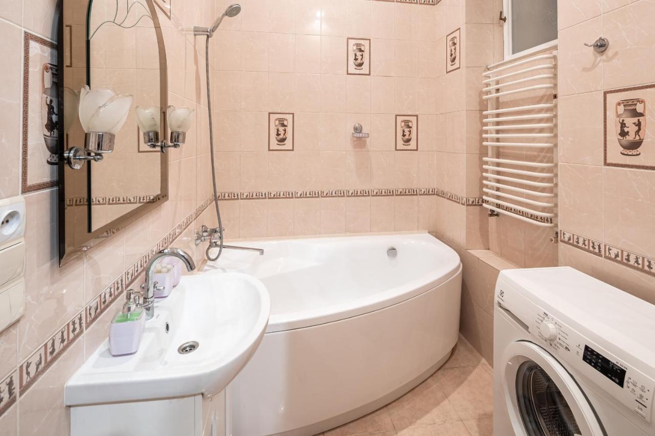 3 Bedrooms Royal Italian Style In An Austrian Building, Parking, Balcony Liov Exterior foto